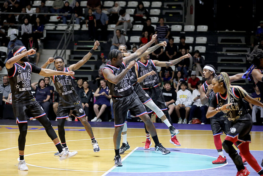 Tim basket Harlem Globetrotters tampil di Hall Basket Gelora Bung Karno, Senayan, Jakarta, Rabu (20/8).