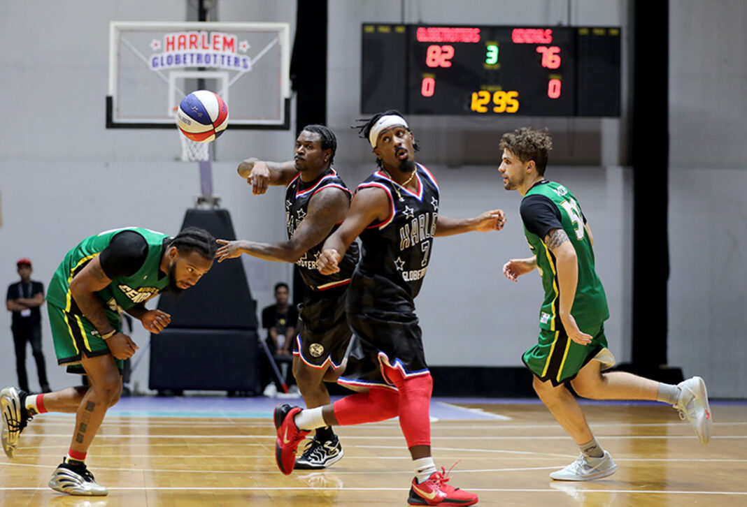 Tim basket Harlem Globetrotters tampil di Hall Basket Gelora Bung Karno, Senayan, Jakarta, Rabu (20/8).