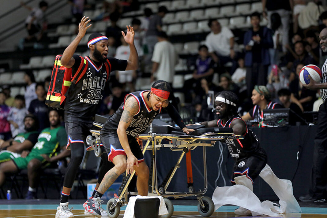 Tim basket Harlem Globetrotters tampil di Hall Basket Gelora Bung Karno, Senayan, Jakarta, Rabu (20/8).
