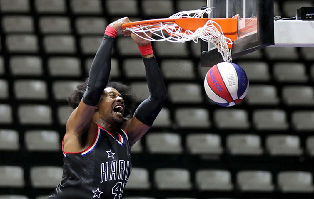 Tim basket Harlem Globetrotters tampil di Hall Basket Gelora Bung Karno, Senayan, Jakarta, Rabu (20/8).