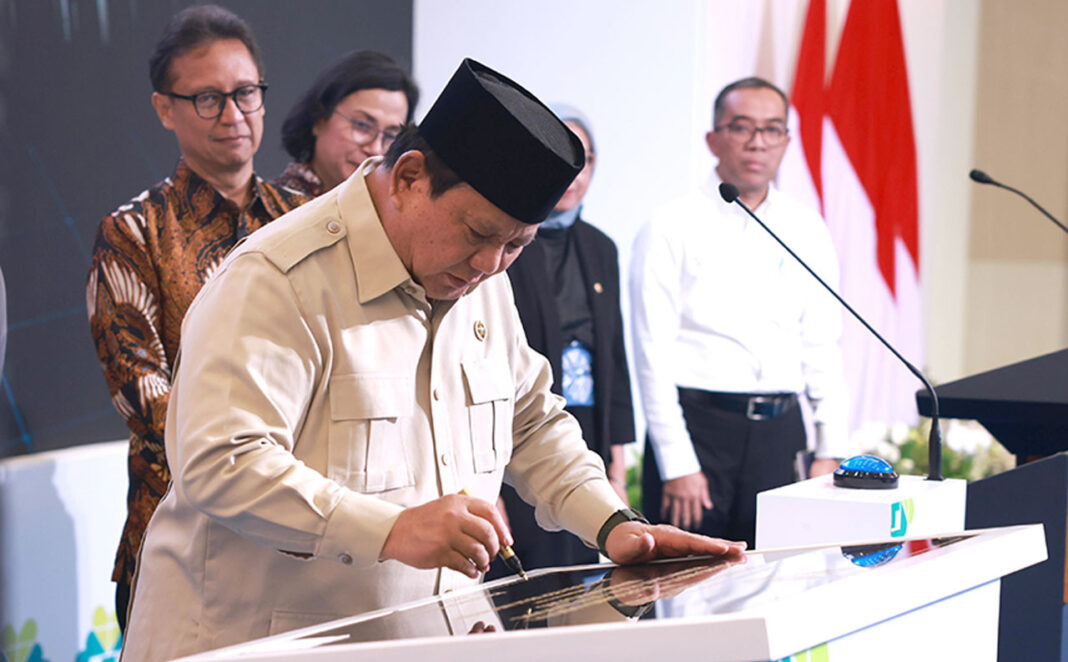 Presiden Prabowo Subianto meresmikan Gedung Layanan Terpadu dan Institut Neurosains Nasional, di Rumah Sakit Pusat Otak Nasional Mahar Mardjono, Jakarta, Selasa (26/8).
