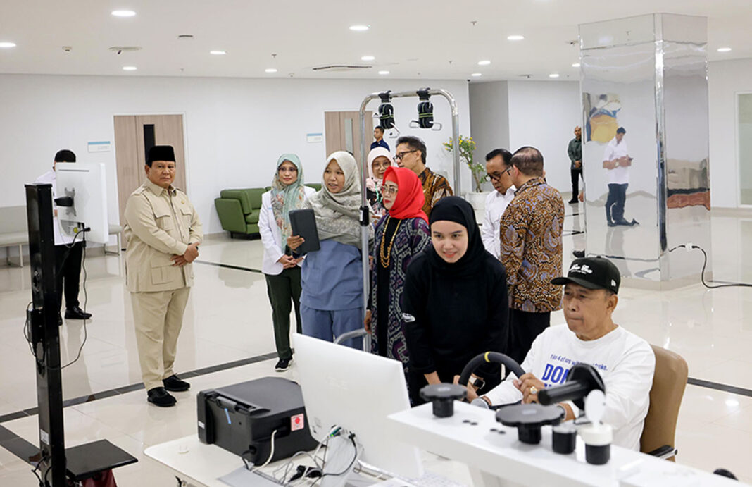 Presiden Prabowo Subianto meresmikan Gedung Layanan Terpadu dan Institut Neurosains Nasional, di Rumah Sakit Pusat Otak Nasional Mahar Mardjono, Jakarta, Selasa (26/8).