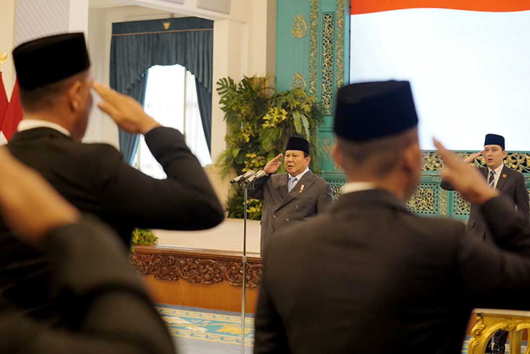 Presiden Prabowo memimpin pengucapan sumpah/janji Wakil Ketua Mahkamah Agung, Kepala Badan dan Dubes, di Istana Negara, Jakarta, Senin (25/8).