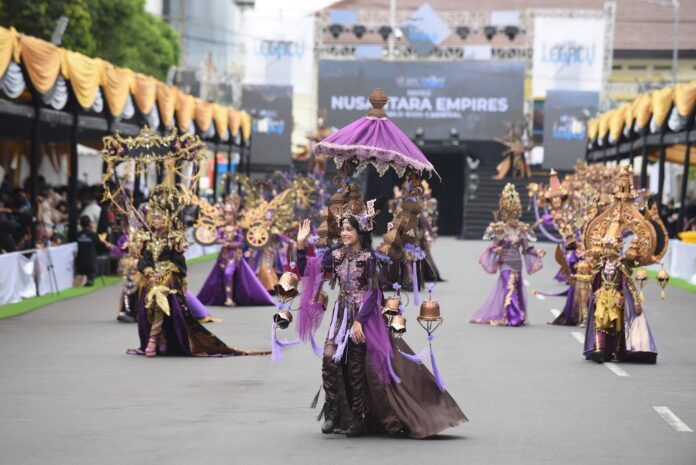 Jember Fashion Carnaval. [astakom / Kemenpar]