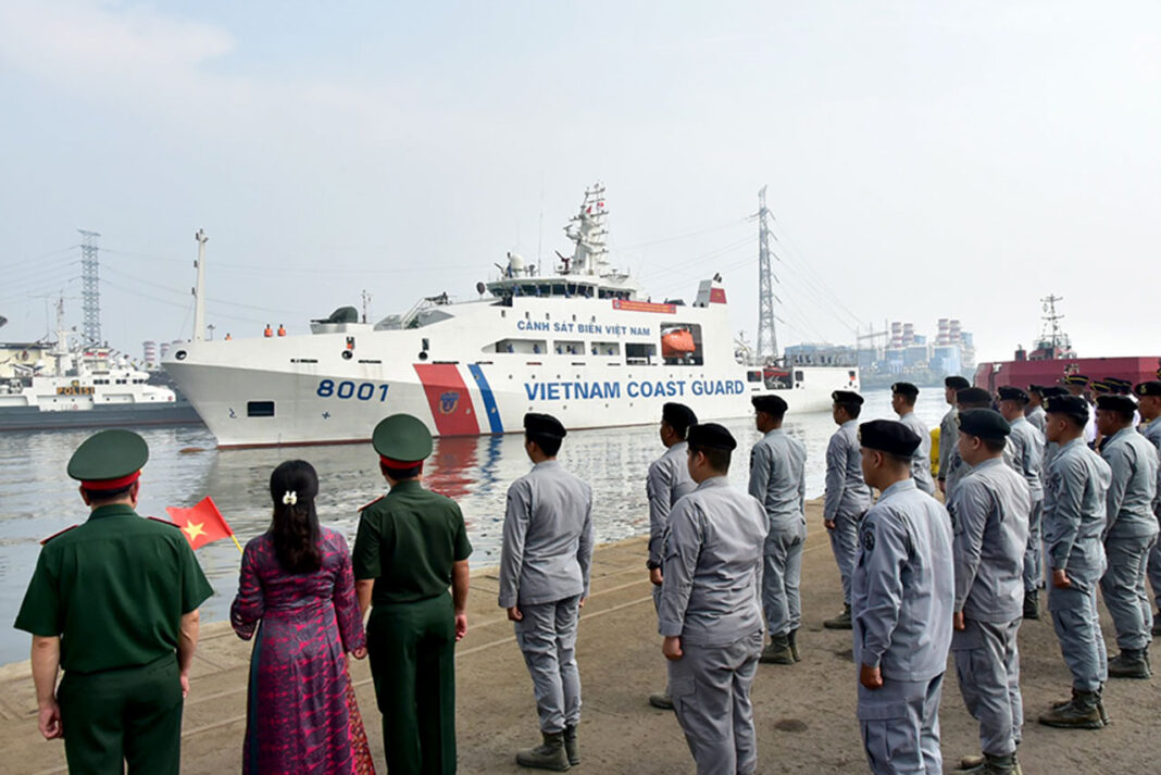 Kedatangan kapal Vietnam Coast Guard (VCG) CSB 8001, di Dermaga Nusantara 01, Tanjung Priok, Jakarta, Senin (25/8).