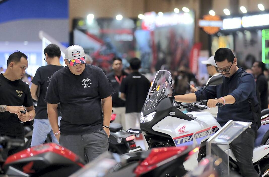 Pameran Indonesia Motorcycle Show (IMOS) 2025 di Indonesia Convention Exhibition (ICE) BSD, Serpong, Kabupaten Tangerang, Banten, Rabu (24/9).