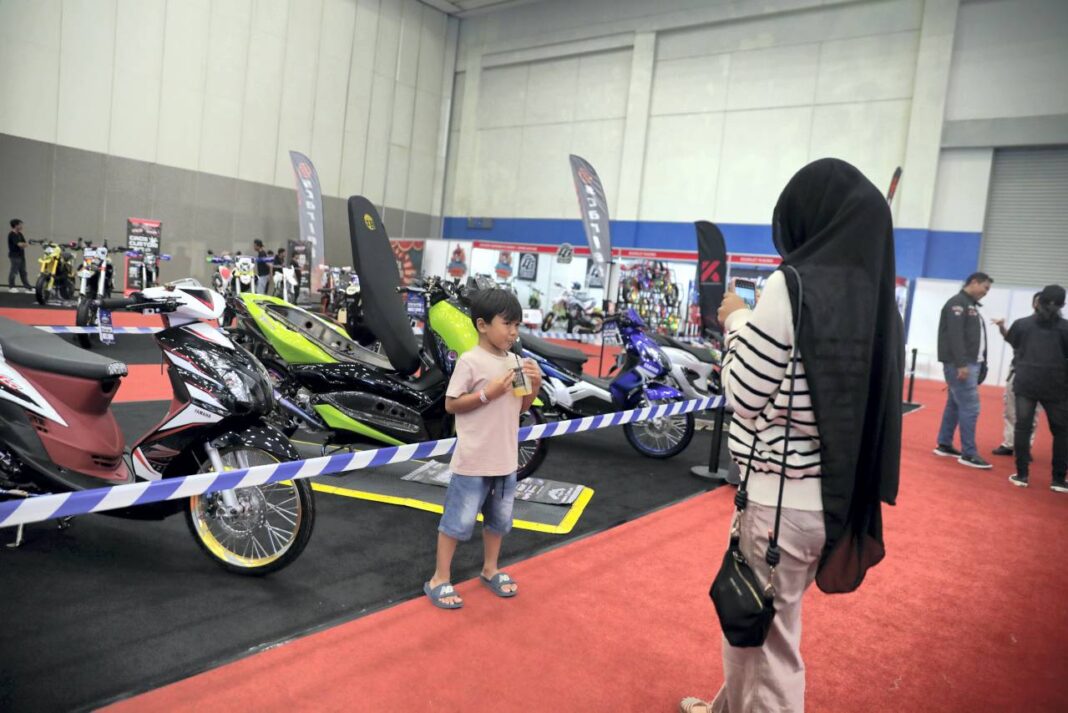 Pameran Indonesia Motorcycle Show (IMOS) 2025 di Indonesia Convention Exhibition (ICE) BSD, Serpong, Kabupaten Tangerang, Banten, Rabu (24/9).