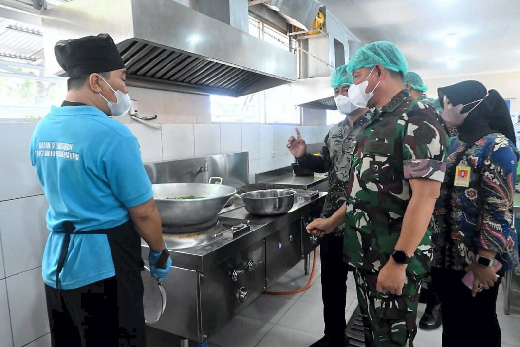 Peresmian 339 Sentra Penyediaan Pangan dan Gizi (SPPG) TNI di Lanud Adi Soemarmo, Karanganyar, Jawa Tengah, Jumat (26/9).