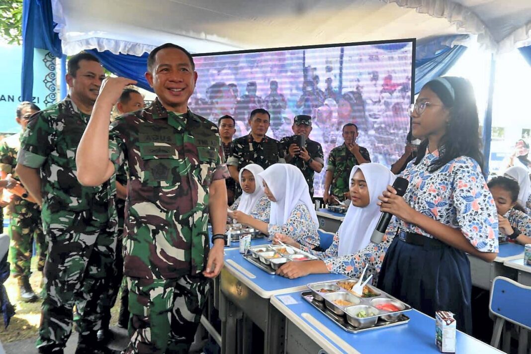 Peresmian 339 Sentra Penyediaan Pangan dan Gizi (SPPG) TNI di Lanud Adi Soemarmo, Karanganyar, Jawa Tengah, Jumat (26/9).