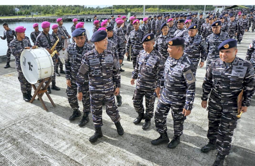 Kedatangan KRI dr Wahidin Sudirohusodo (WSH)-991, di Dermaga Koarmada III, Katapop, Kabupaten Sorong, Papua Barat Daya, Jumat (26/9).