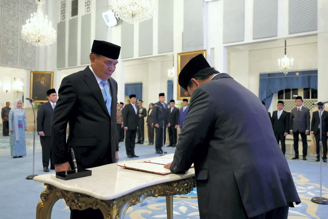Presiden Prabowo Subianto melantik sejumlah Menteri dan Wakil Menteri Kabinet Merah Putih, di Istana Negara, Jakarta, Rabu (17/9).