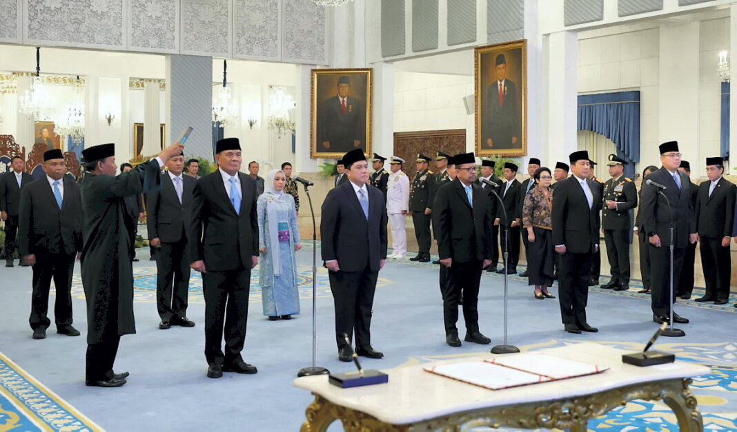 Presiden Prabowo Subianto melantik sejumlah Menteri dan Wakil Menteri Kabinet Merah Putih, di Istana Negara, Jakarta, Rabu (17/9).