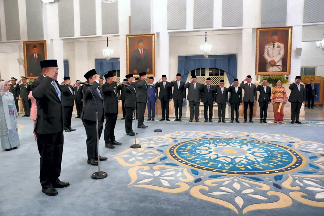 Presiden Prabowo Subianto melantik sejumlah Menteri dan Wakil Menteri Kabinet Merah Putih, di Istana Negara, Jakarta, Rabu (17/9).
