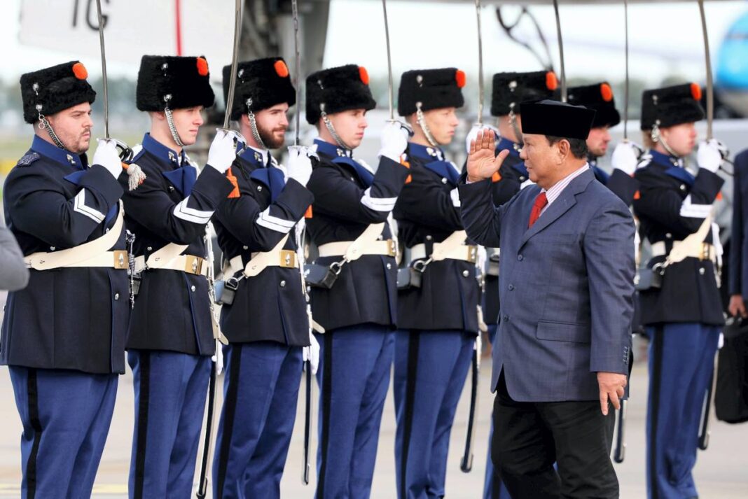 Presiden Prabowo Subianto tiba di Bandar Udara Internasional Schipol, Amsterdam, Belanda, Kamis (25/9).
