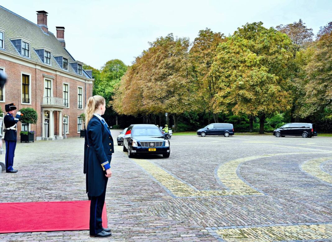 Presiden Prabowo Subianto menemui Raja Belanda Willem-Alexander di Istana Huis ten Bosch, Belanda, Jumat (26/9).