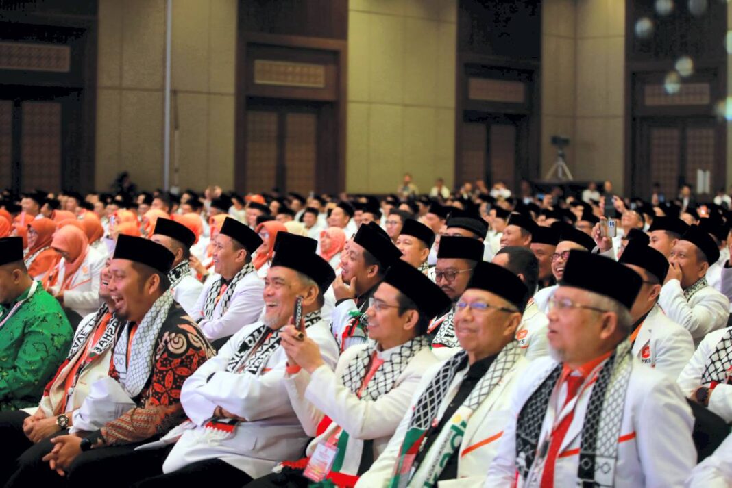 Presiden Prabowo Subianto menghadiri puncak acara Munas ke-VI Partai Keadilan Sejahtera (PKS), di Jakarta, Senin (29/9).