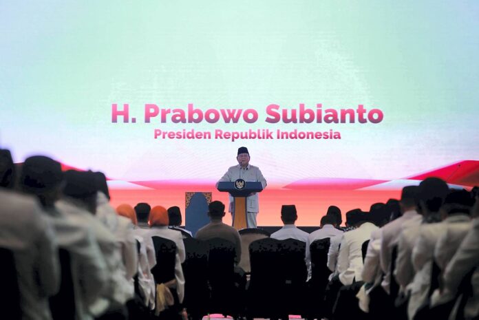 Presiden Prabowo Subianto berpidato saat menghadiri penutupan Munas VI PKS di Hotel Sultan, Jakarta, Senen (29/9).