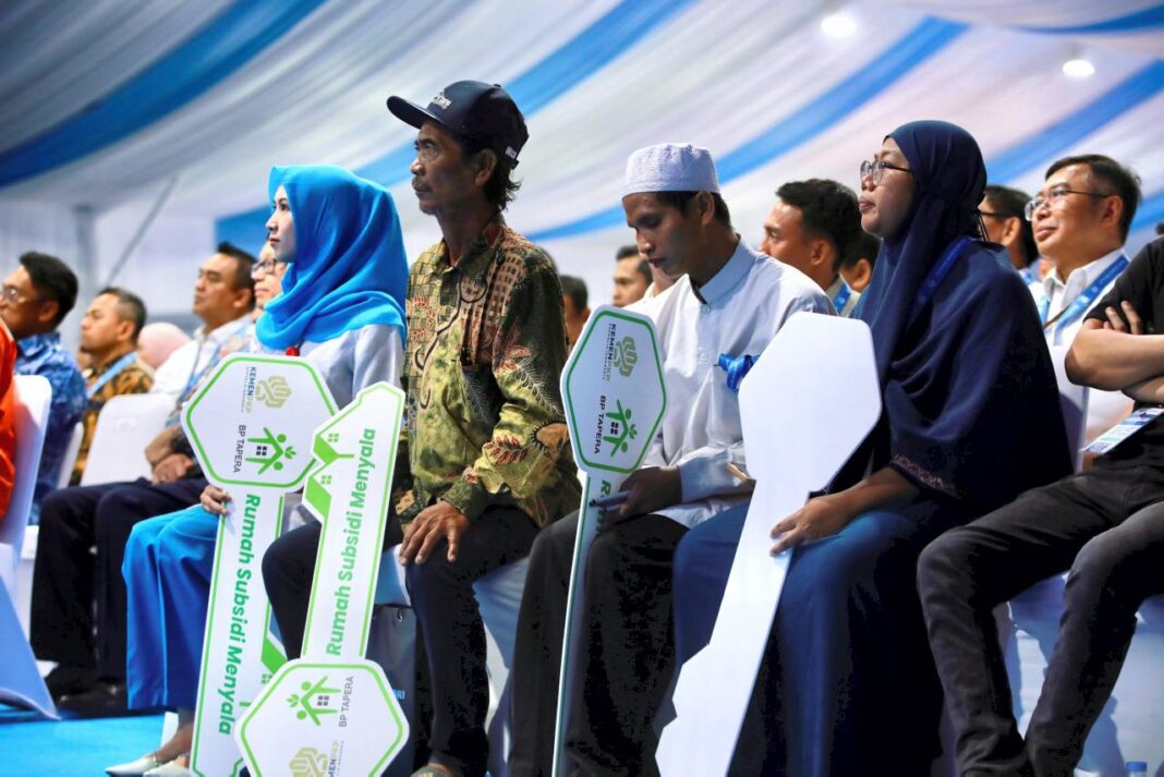 Presiden Prabowo Subianto menghadiri acara akad massal sebanyak 26.000 KPR Fasilitas Likuiditas Pembiayaan Perumahan (FLPP) dan Serah Terima Kunci Bersama Presiden Prabowo, Bogor, Jawa Barat, Senin (29/9).