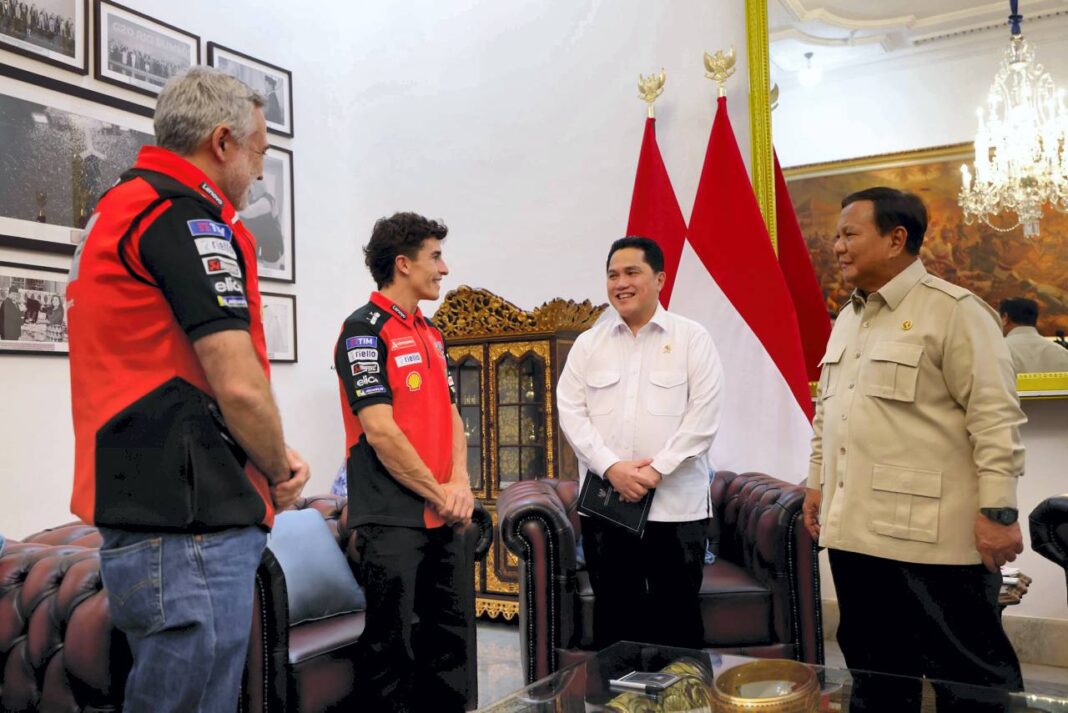 Presiden Prabowo Subianto menerima Kunjungan Pembalap MotoGP Marc Marquez di Istana Kepresidenan, Jakarta, Selasa (30/9).