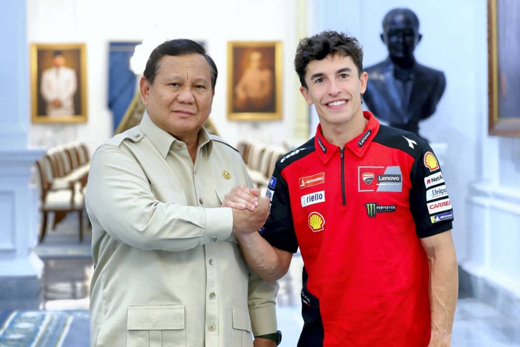 Presiden Prabowo Subianto menerima Kunjungan Pembalap MotoGP Marc Marquez di Istana Kepresidenan, Jakarta, Selasa (30/9).