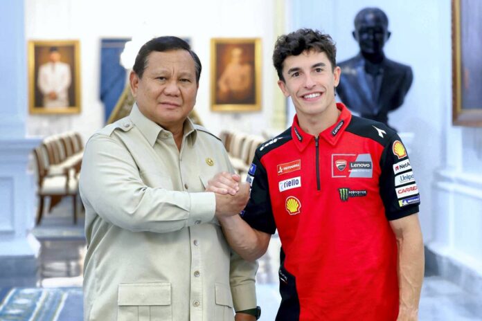 Presiden Prabowo Subianto menerima Kunjungan Pembalap MotoGP Marc Marquez di Istana Kepresidenan, Jakarta, Selasa (30/9).