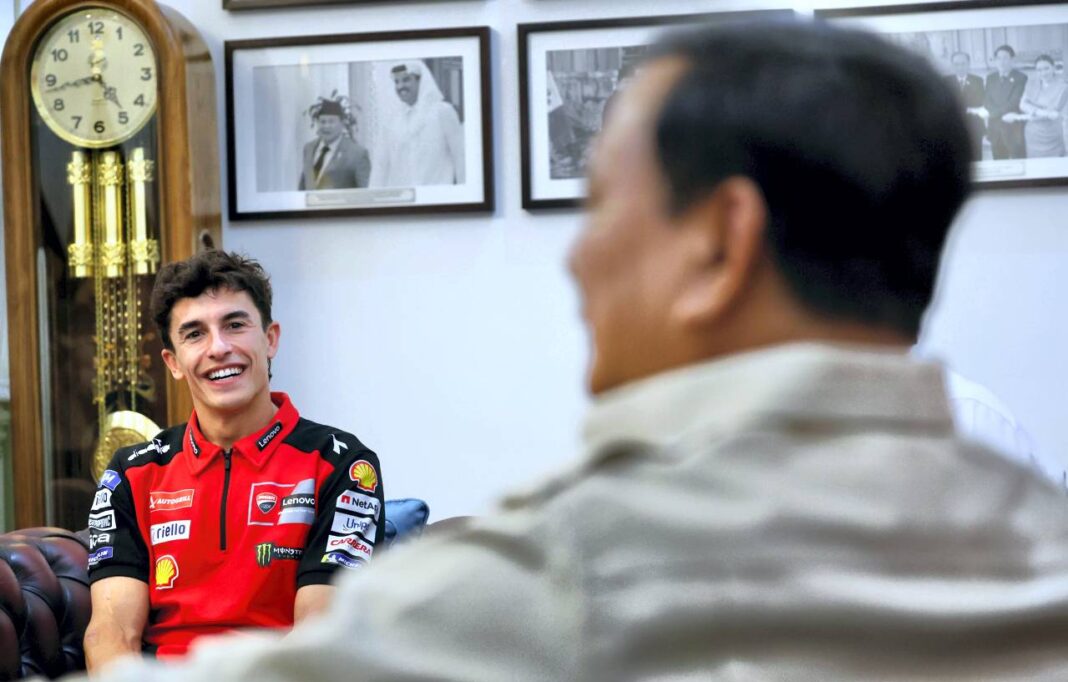 Presiden Prabowo Subianto menerima Kunjungan Pembalap MotoGP Marc Marquez di Istana Kepresidenan, Jakarta, Selasa (30/9).