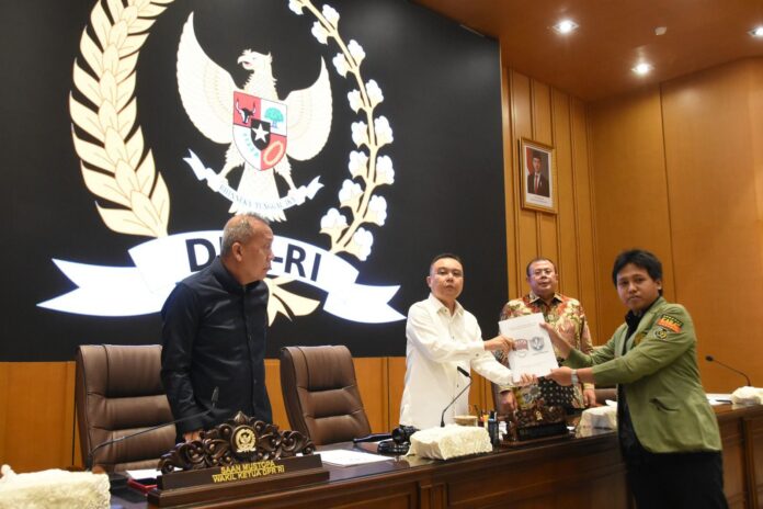 Mahasiswa serahkan aspirasi ke DPR RI