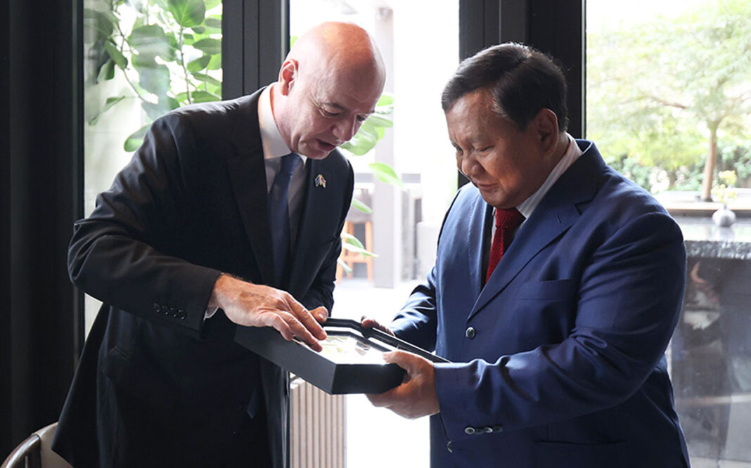 Presiden Prabowo Subianto bertemu Presiden FIFA Gianni Infantino, di New York, Amerika Serikat, Rabu (24/9).