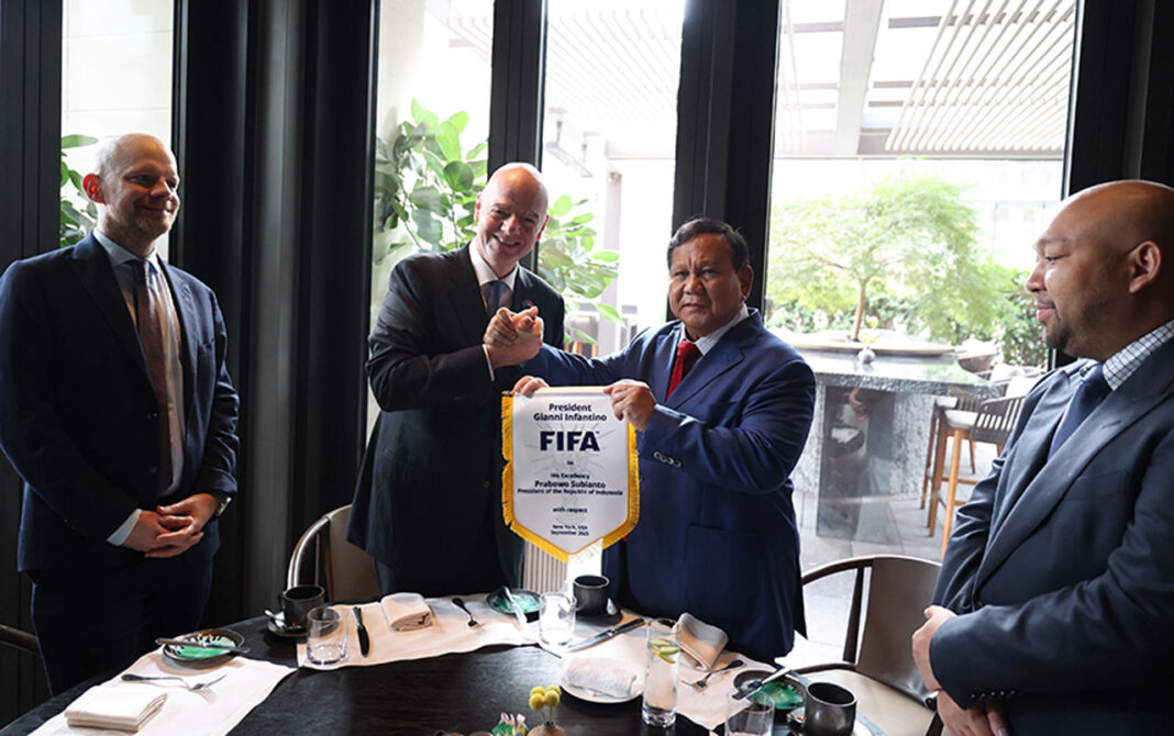 Presiden Prabowo Subianto bertemu Presiden FIFA Gianni Infantino, di New York, Amerika Serikat, Rabu (24/9).