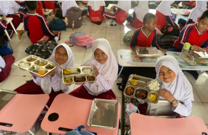 Para siswa SD Negeri 100 Dare Bunga Bunga e Kelurahan Pajalesang Kecamatan Lilirilau Kabupaten Soppeng Propinsi Sulawesi Selatan. (Foto: Usman/astakom)