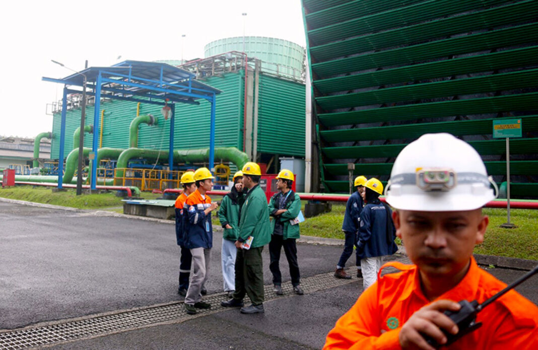 Pembangkit Listrik Tenaga Panas Bumi (PLTP) Kamojang, di Desa Laksana, Kecamatan Ibun, Kabupaten Bandung, Jawa Barat, Jumat (12/9).