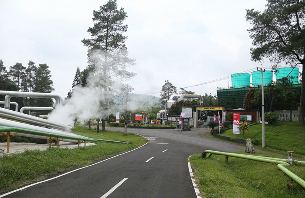 Pembangkit Listrik Tenaga Panas Bumi (PLTP) Kamojang, di Desa Laksana, Kecamatan Ibun, Kabupaten Bandung, Jawa Barat, Jumat (12/9).