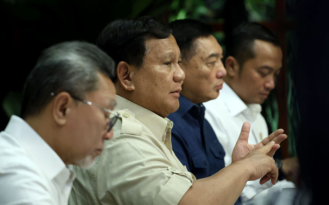 Presiden Prabowo Subianto memimpin rapat terbatas (Ratas) Kabinet Merah Putih, di Jalan Kertanegara, Jakarta, Minggu (28/9).