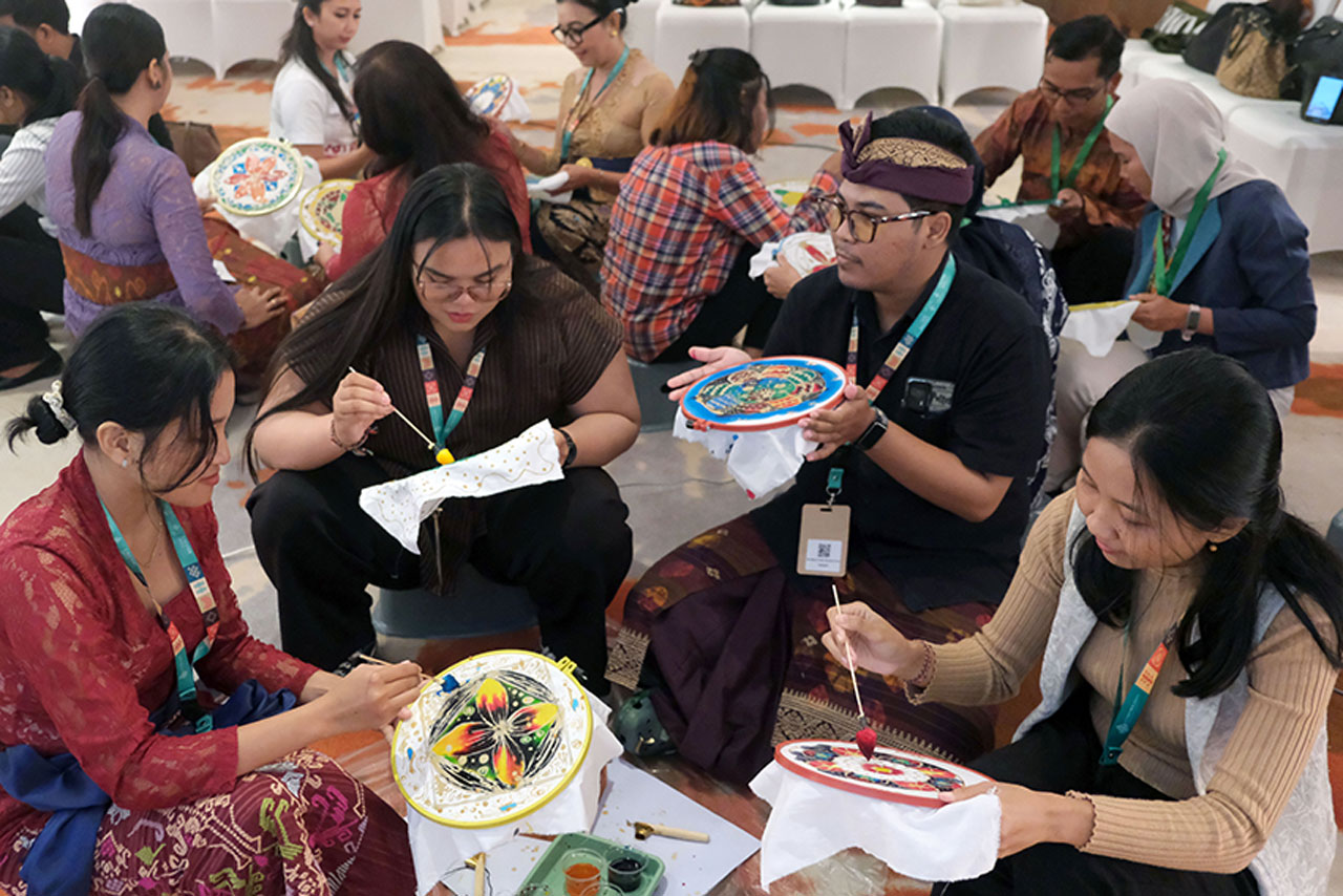 Lokakarya Sejumlah delegasi mengikuti lokakarya tentang warisan budaya Indonesia pada konferensi budaya internasional Culture, Heritage, Art, Narrative, Diplomacy, and Innovation (CHANDI) 2025, di Sanur, Denpasar, Bali, Kamis (4/9).