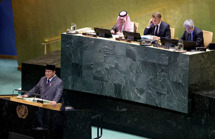 Presiden RI Prabowo Subianto menyampaikan pidato di konferensi tingkat tinggi (KTT) terkait solusi dua negara Israel-Palestina, di markas Perserikatan Bangsa-Bangsa (PBB), New York, pada Senin (22/9).