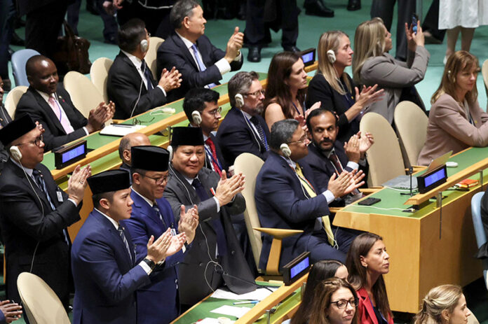 Presiden RI Prabowo Subianto menyampaikan pidato di konferensi tingkat tinggi (KTT) terkait solusi dua negara Israel-Palestina, di markas Perserikatan Bangsa-Bangsa (PBB), New York, pada Senin (22/9).