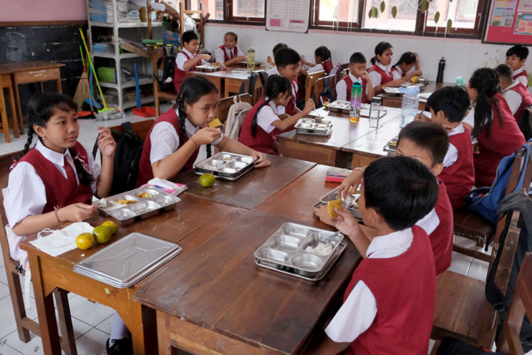 Pelaksanaan Makan Bergizi Gratis (MBG) di SD Negeri 3 Delod Peken, Tabanan, Bali, Senin (8/9).
