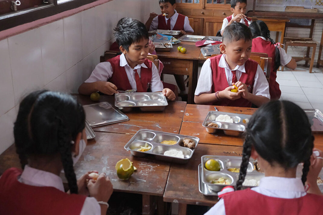 Pelaksanaan Makan Bergizi Gratis (MBG) di SD Negeri 3 Delod Peken, Tabanan, Bali, Senin (8/9).