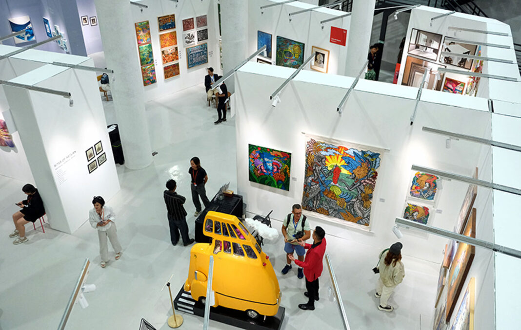 Pameran Art & Bali 2025 menggelar berbagai produk kesenian dan karya seni instalasi, di Tabanan, Bali, Jumat (12/9).