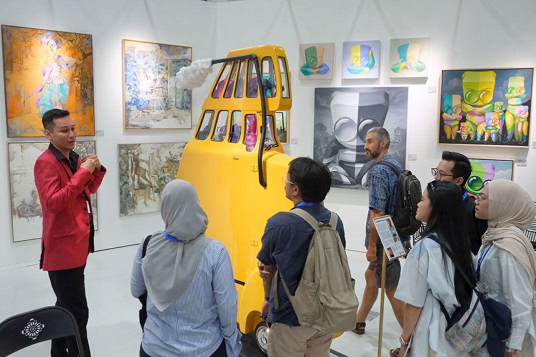 Pameran Art & Bali 2025 menggelar berbagai produk kesenian dan karya seni instalasi, di Tabanan, Bali, Jumat (12/9).