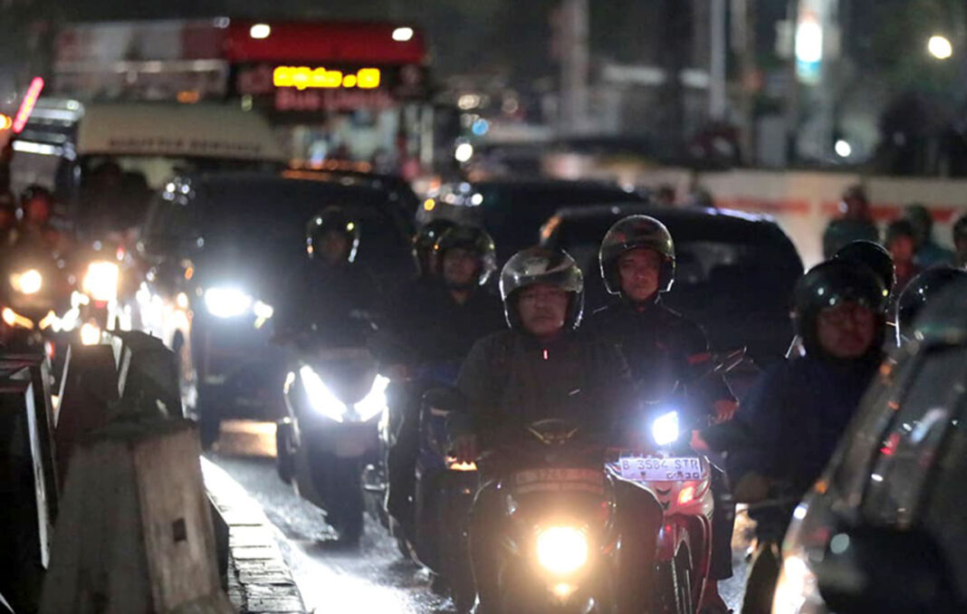 Kepadatan kendaraan roda dua dan roda empat, di Jalan TB Simatupang, Rabu (17/9).