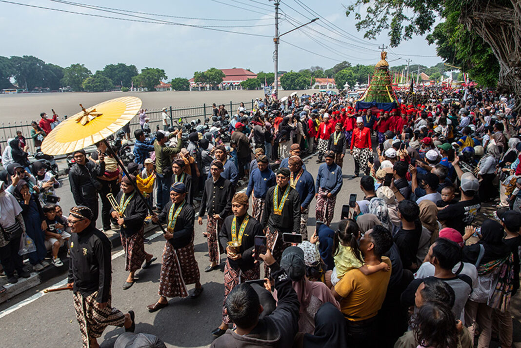 Garebeg Mulud Dal 1959, di kawasan Masjid Gedhe Kauman, Yogyakarta, Jumat (5/9).