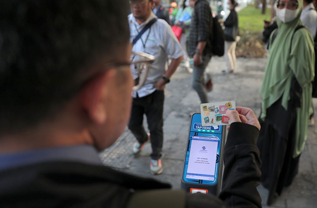 Transjakarta memastikan seluruh layanannya kembali beroperasi normal mulai hari ini, Senin (1/9).