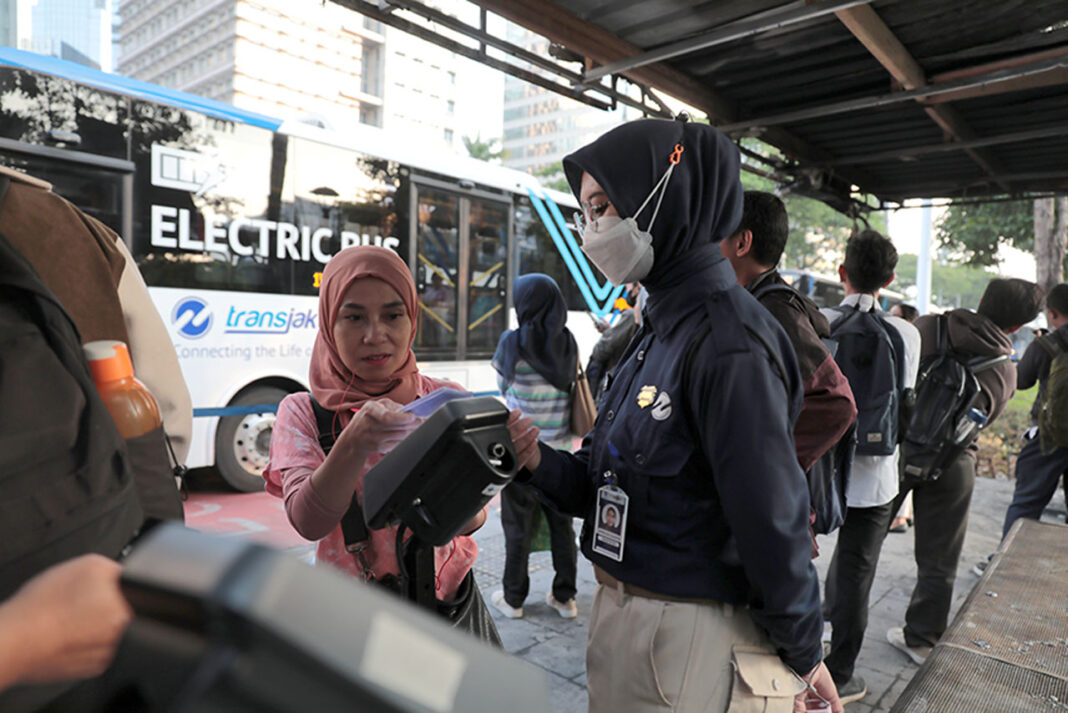 Transjakarta memastikan seluruh layanannya kembali beroperasi normal mulai hari ini, Senin (1/9).