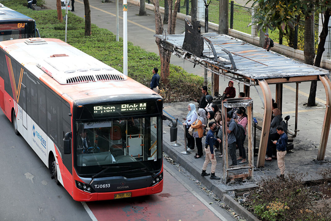 Transjakarta memastikan seluruh layanannya kembali beroperasi normal mulai hari ini, Senin (1/9).
