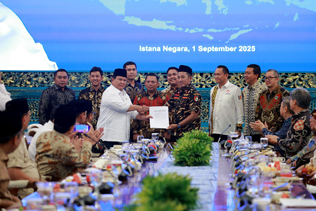 Presiden Prabowo Subianto bersilaturahmi dengan sejumlah Tokoh Lintas Agama, di Istana Negara, Senin (1/9).