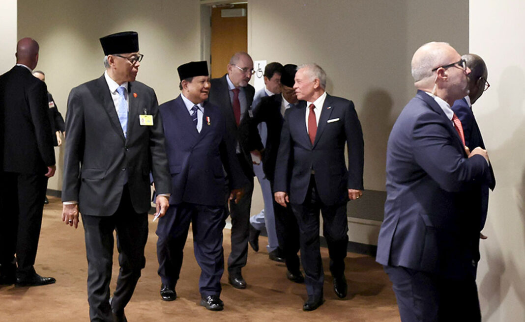 Presiden Prabowo Subianto menghadiri pertemuan Multilateral antara Presiden Amerika Serikat Donald Trump dengan pemimpin negara Muslim, di New York, Amerika Serikat, Selasa (23/9).