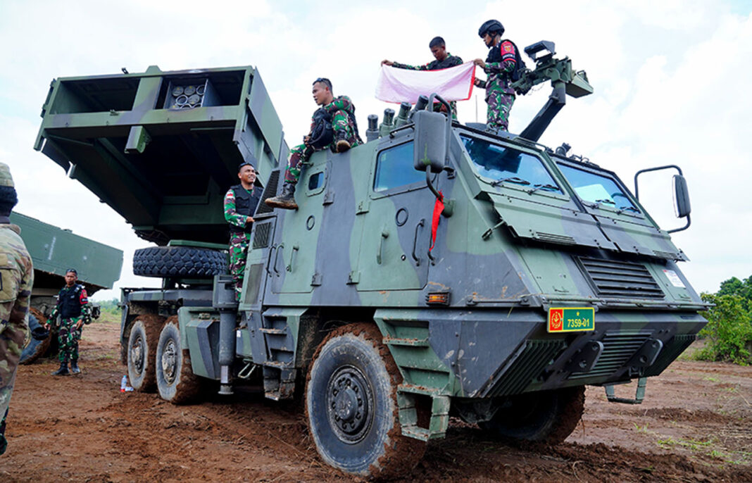 TNI bersama US Army melaksanakan latihan penembakan gabungan Super Garuda Shield (SGS) 2025, di Pusat Latihan Tempur (Puslatpur) TNI AD, Baturaja, Sumatera Selatan, Selasa (2/9).