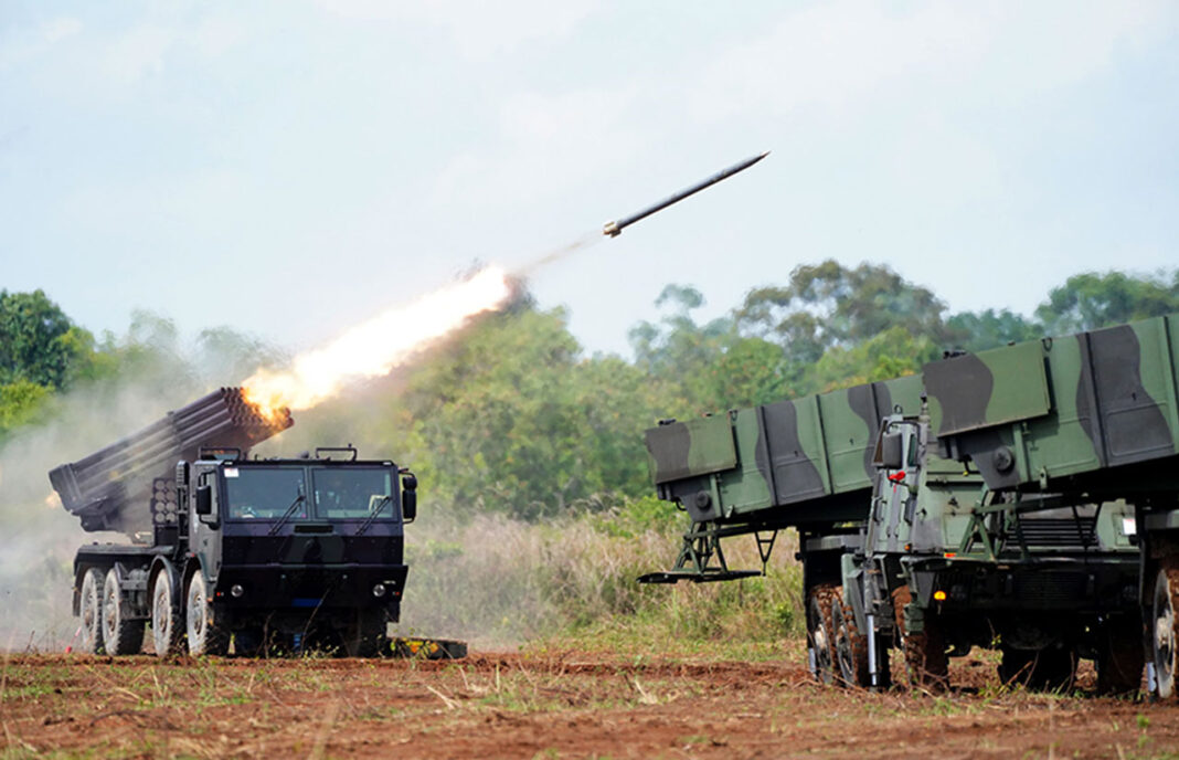 TNI bersama US Army melaksanakan latihan penembakan gabungan Super Garuda Shield (SGS) 2025, di Pusat Latihan Tempur (Puslatpur) TNI AD, Baturaja, Sumatera Selatan, Selasa (2/9).