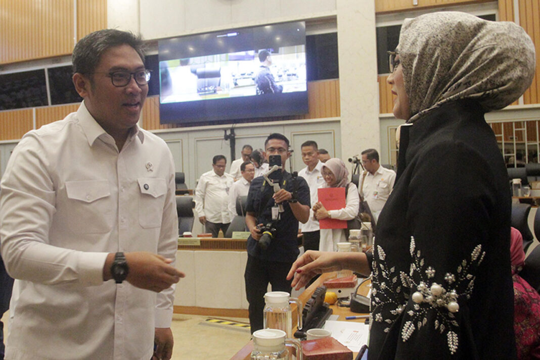 Wakil Menteri (Wamen) Pertanian Sudaryono mengikuti Rapat Kerja (Raker) dengan Komisi IV DPR, di Ruang Komisi IV DPR, Gedung Nusantara, Kompleks Parlemen, Senayan, Jakarta, Selasa (16/9).